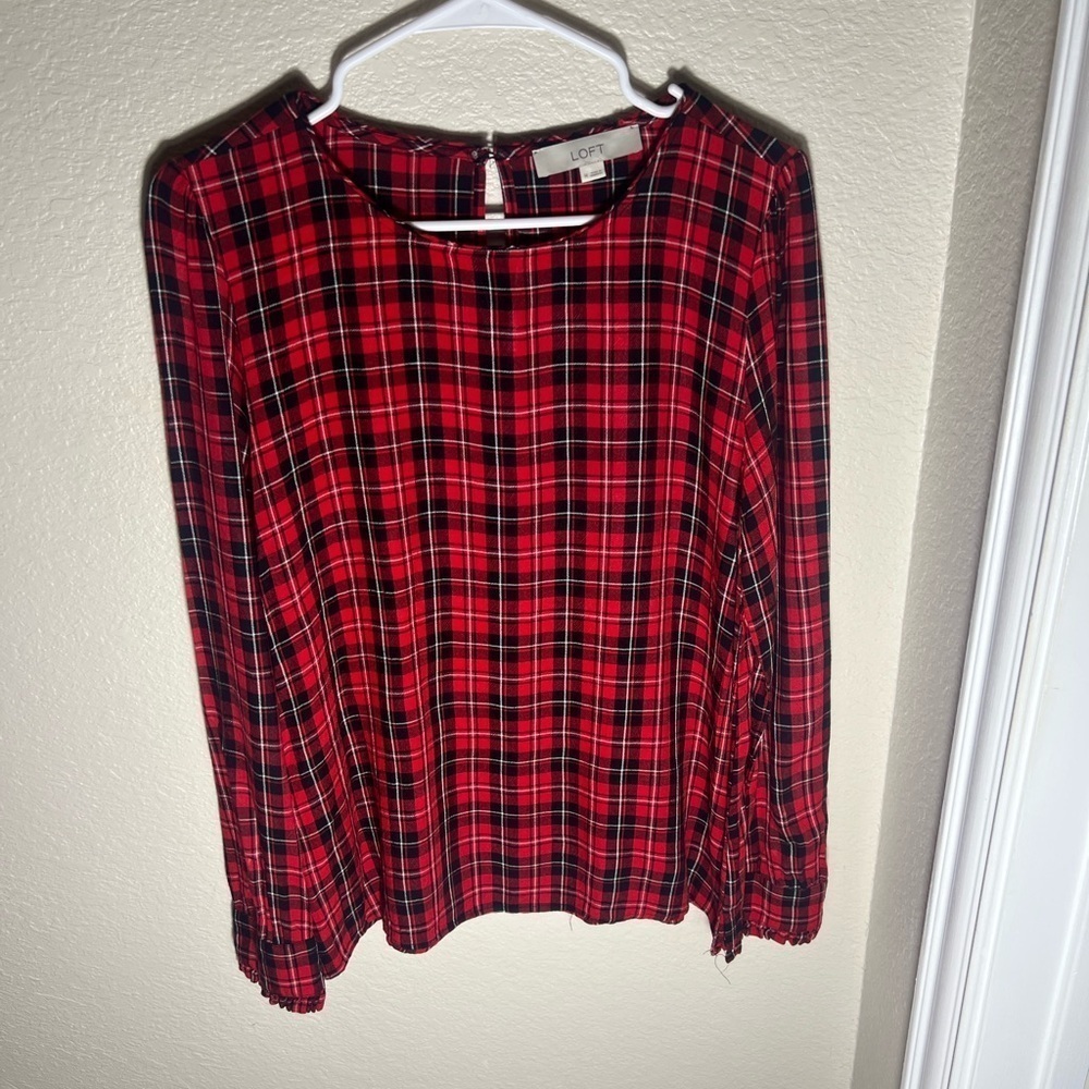 MEDIUM Loft Women's Plaid Ruffle Cuff Blouse
Top - Picture 10 of 14